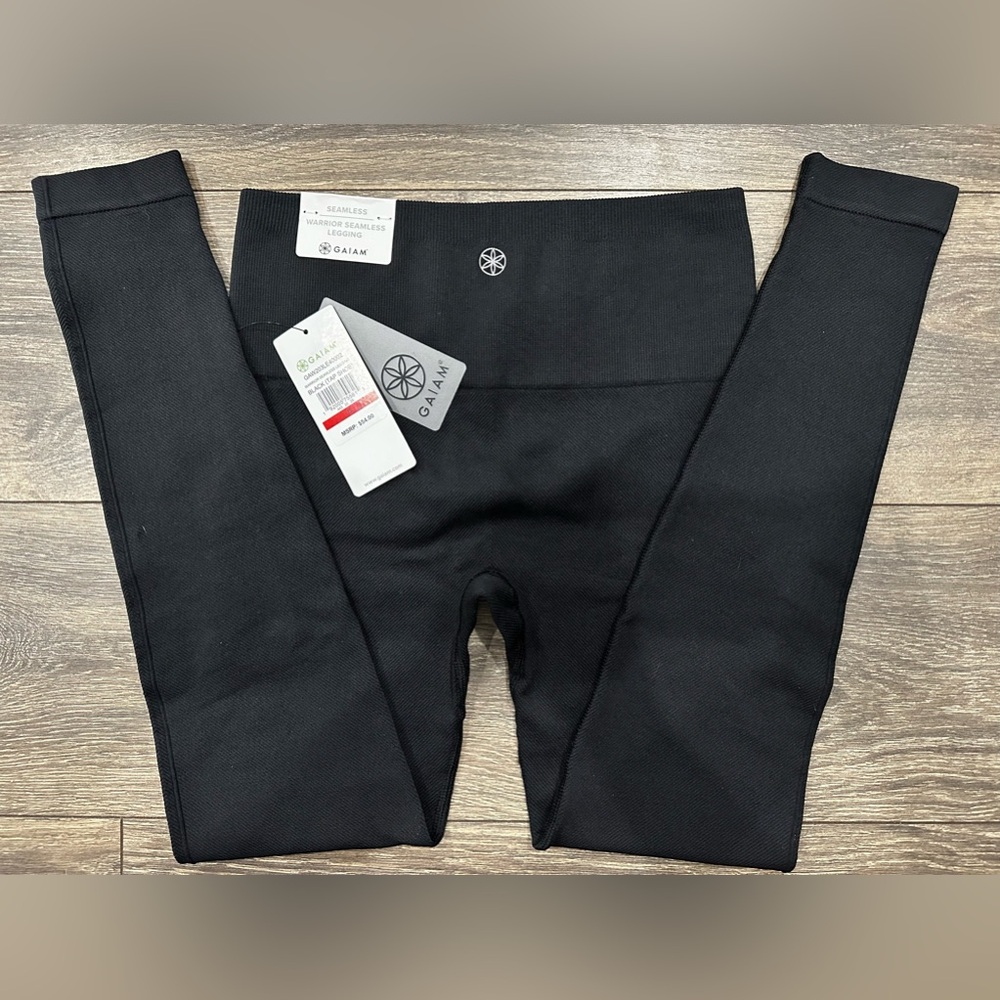 NWT Gaiam Warrior Seamless Leggings in black